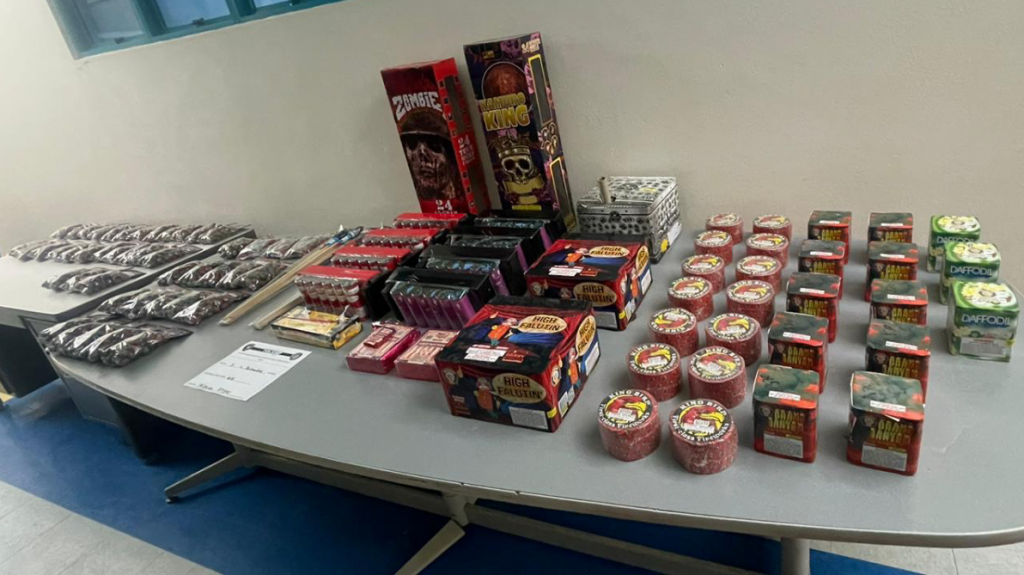  Arrestan a comerciante por posesi&oacute;n de pirotecnia en Santa Isabel 