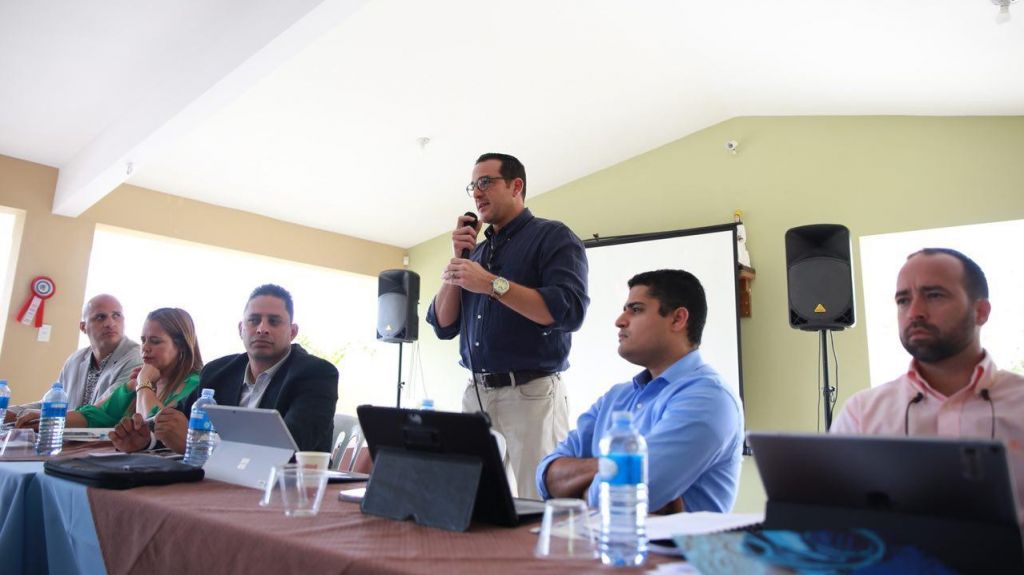  Alcaldes federados establecen prioridades en plan de reconstrucci&oacute;n para Puerto Rico 