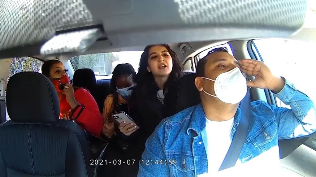  Video: Arrestan a una mujer que insult&oacute; a gritos y le tosi&oacute; a un conductor de Uber que le pidi&oacute; ponerse la mascarilla 
