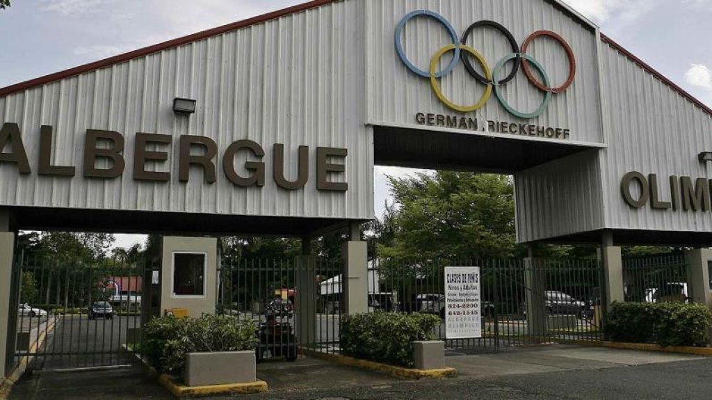  Se unen m&aacute;s nadadores a la burbuja en el Albergue Ol&iacute;mpico 