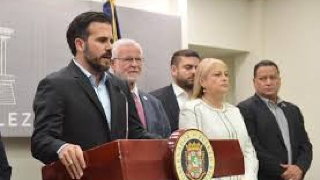  Gobernador anuncia creaci&oacute;n de laboratorios de pensamiento en escuelas que muestran rezago acad&eacute;mico 