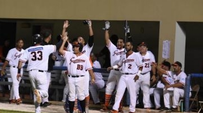 Locales dominan jornada en Series Finales de SecciÃ³n de la Doble A