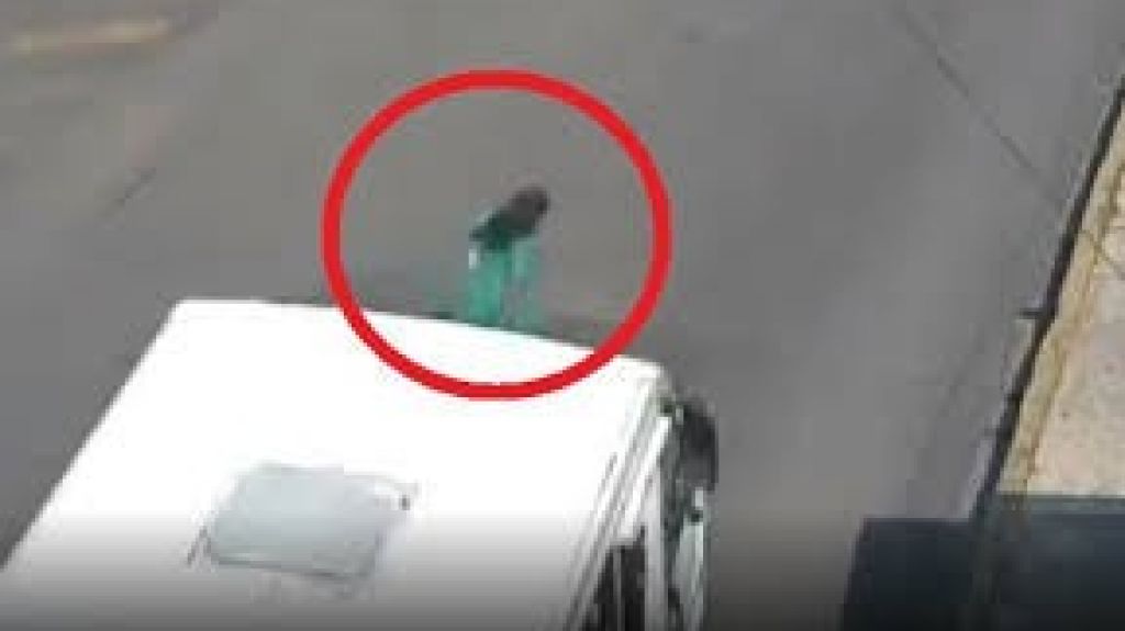  Vea video: Microb&uacute;s arrolla a mujer en M&eacute;xico 