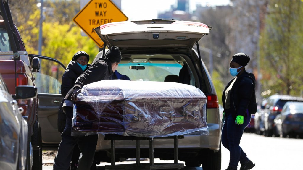  Estados Unidos rebasa 475.000 muertes por la pandemia 