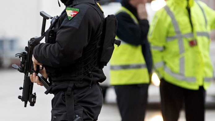 Un hombre armado se da a la fuga en Suiza tras disparar a dos policÃ­as