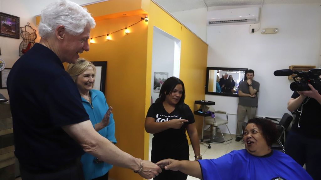  Clinton dice que a Puerto Rico se le debe tratar como a cualquier parte de EEUU 