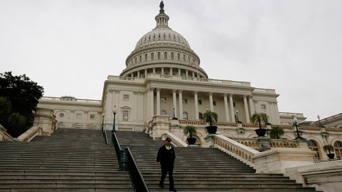 Bloquean el edificio del Capitolio de EE.UU. por disparos