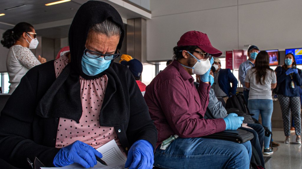  J&J prueba vacuna de COVID-19 en humanos tras buenos resultados con primates 