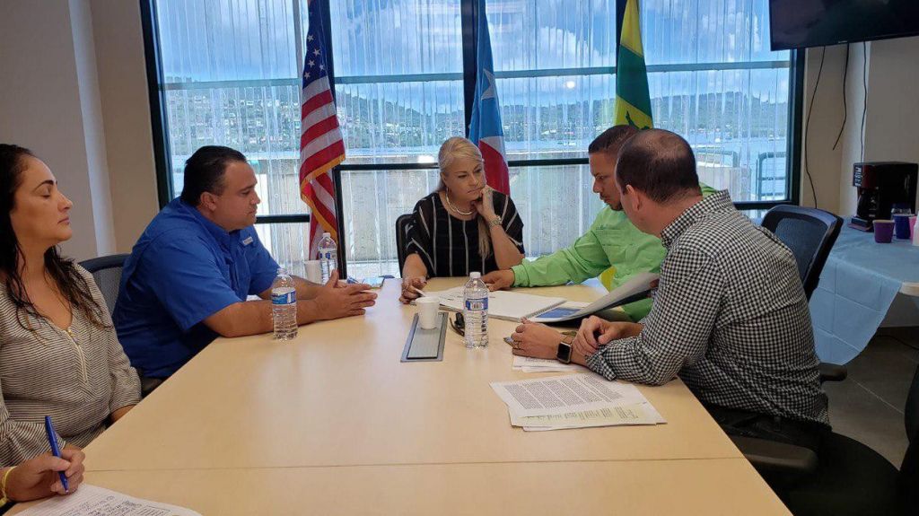  Alcalde de Culebra pide a la gobernadora permanencia muelles de carga 