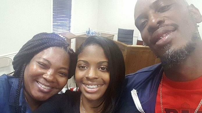 Joven secuestrada de bebÃ© se reÃºne con padres, tras 18 aÃ±os