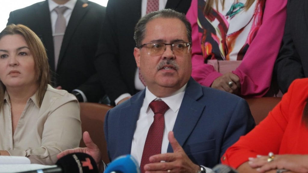  Presidente del Senado cuestiona decisión judicial sobre presidencia de la CEE 