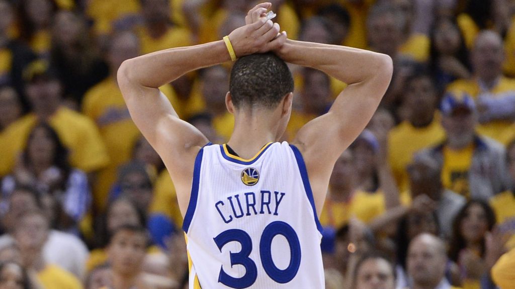  108-100. Curry y Durant celebran la entrega de anillos con una sufrida victoria 