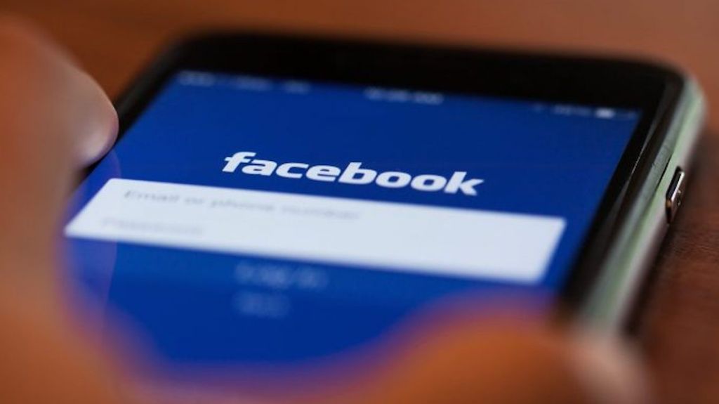  Facebook trabaja en espiarte a través del micrófono de tu móvil sin que te des cuenta 