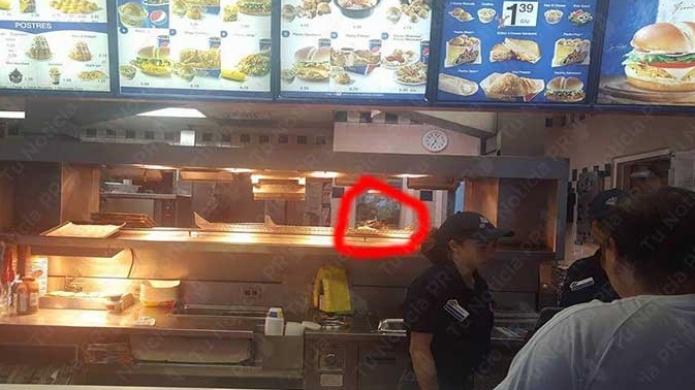 Fotos: Empleado de restaurante Church s de Levittown utiliza parrilla para secar sus tenis 