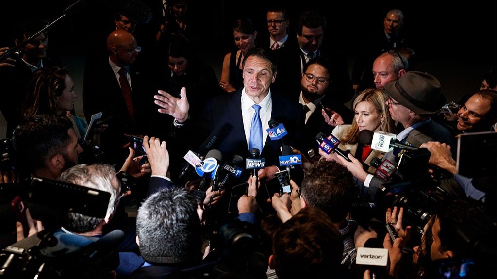  Gobernador Nueva York vuelve a criticar a Trump y le llama "antiamericano" 