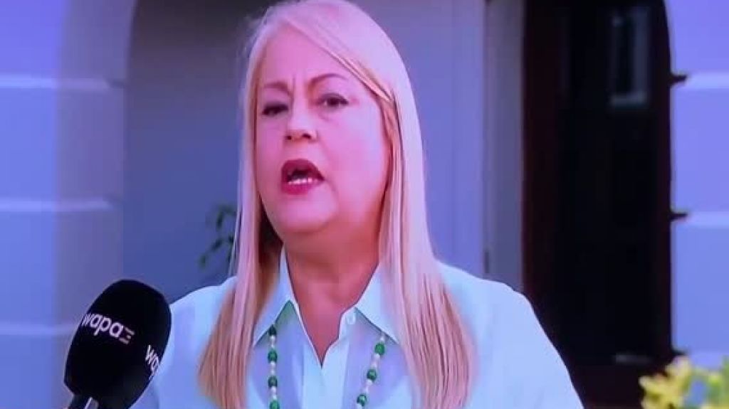  Video: Gobernadora explica el &ldquo;Toque de Queda&rdquo; es 24/7, no solo de 9 a 5, tiene que quedarte en tu casa 