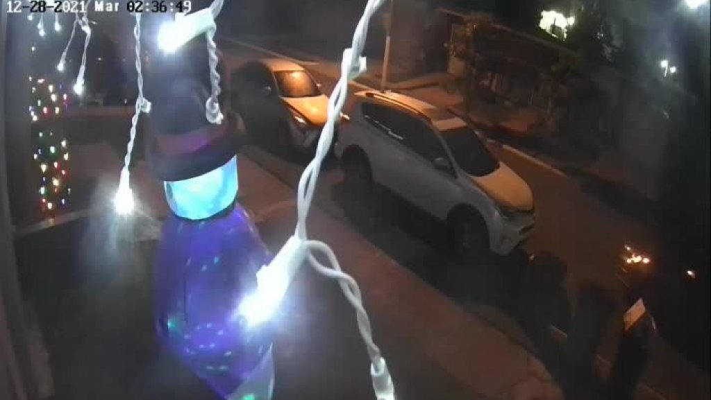  Otro Video: Los &ldquo;Cacos Boricuas roba inflables&rdquo; vuelven atacar, ahora se llevaron un hombre de nieve 