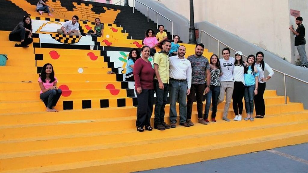  Alcalde de Yauco entrega donativo a Arte para Unir 