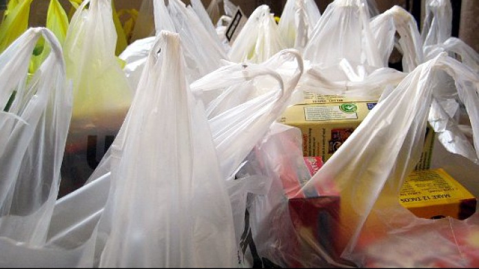 Cerca la decisiÃ³n sobre prohibiciÃ³n de uso de bolsas plÃ¡sticas en la Isla.