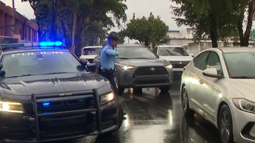  Video: Conductor impacta una mujer en Cupey y se da a la fuga 