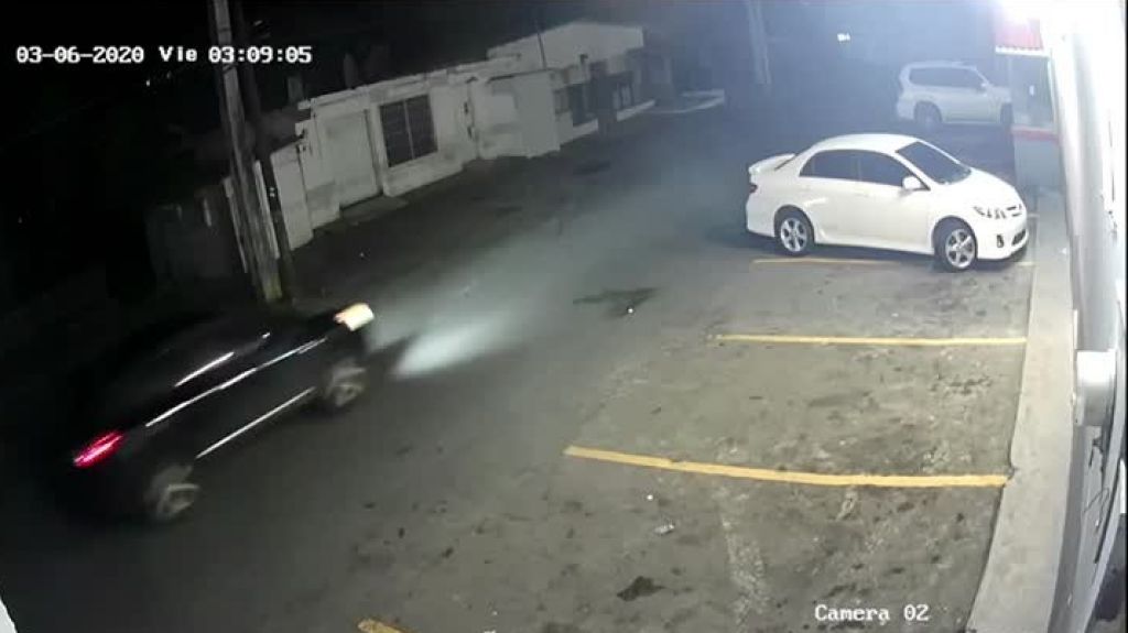  Polic&iacute;a busca identificar veh&iacute;culo que aparece en un video impactando un peat&oacute;n en Bayam&oacute;n 