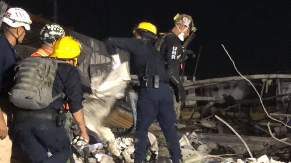  Alcaldesa de San Juan env&iacute;a rescatistas y bomberos a Santo Domingo 