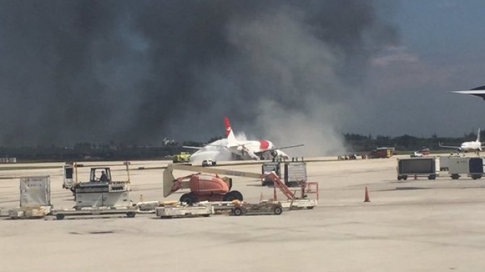 Video:Arde un aviÃ³n en la pista del aeropuerto de Fort Lauderdale-Hollywood