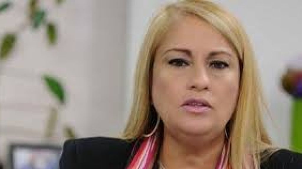  Departamento de Justicia presenta cargos contra madre por asesinato y tentativa de asesinato 