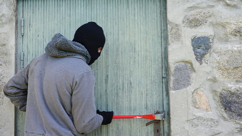  Se llevan 36 espadas de colecci&oacute;n desde una residencia en Ciales 