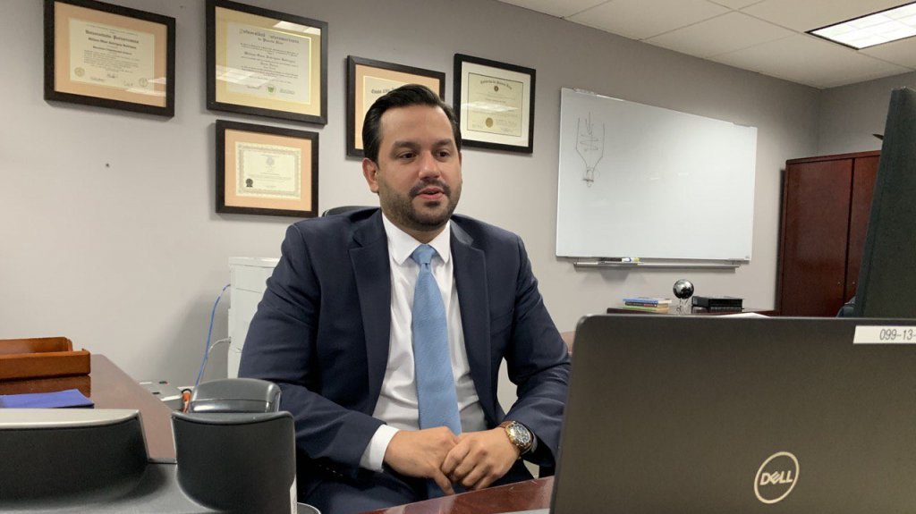  Departamento de la Vivienda y la AAA firman millonario acuerdo para mejoras de la corporaci&oacute;n p&uacute;blica 