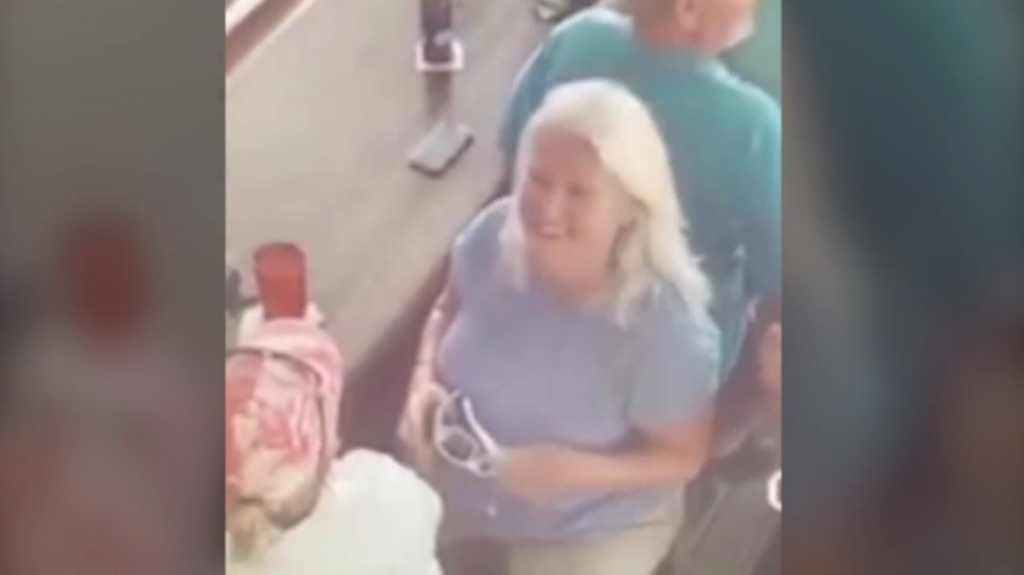  Supuesta asesina a sangre fr&iacute;a que parece una inocente abuelita fue capturada cerca de la frontera con M&eacute;xico 