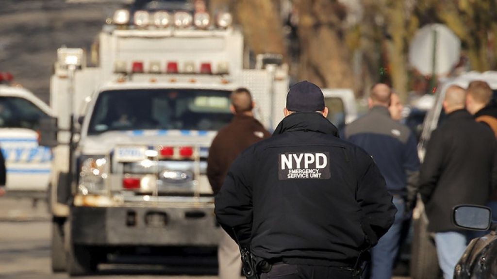 Video: ApuÃ±alan a varias personas en una escuela de Brooklyn, Nueva York