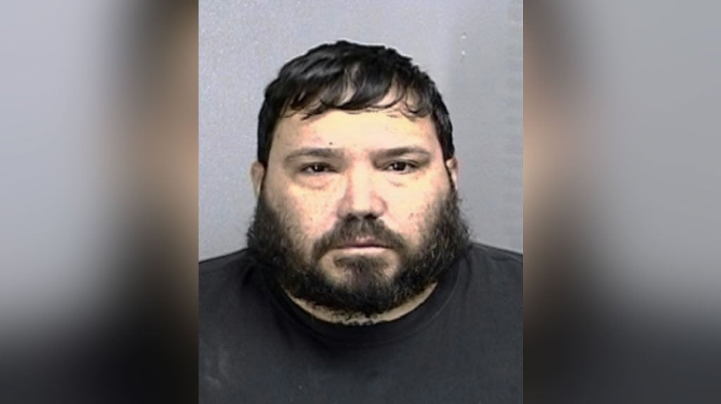  Arrestan a hombre por usar a su hijo de 10 años para presunto robo en Home Depot de Plaza del Sol 