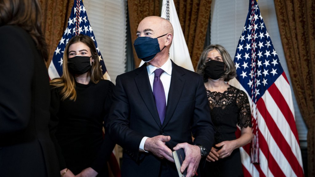  M&eacute;dicos piden liberar a inmigrantes detenidos en la c&aacute;rcel de Georgia 