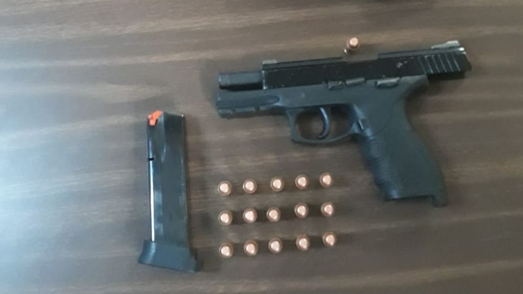  Ocupan una pistola en un establo para caballos en residencial de Ponce 