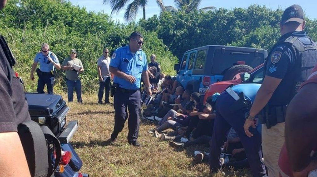  Foto 14 indocumentados detenidos en Hatillo 
