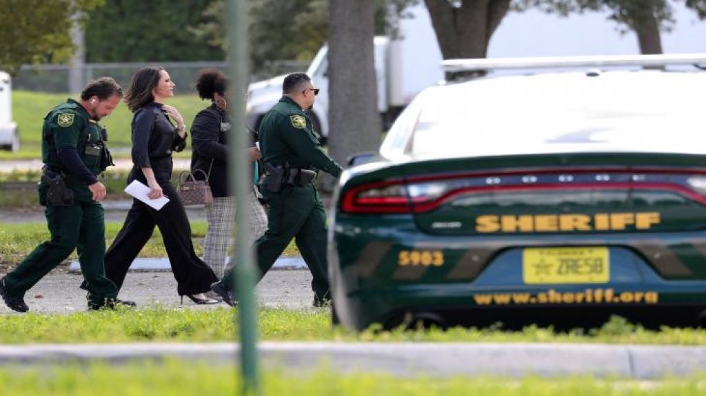  Niño de 13 años apuñaló a su madre en Florida, espero a que se durmiera 