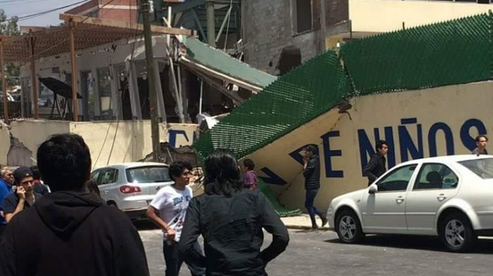 Se derrumba un colegio y hay niÃ±os atrapados tras el terremoto en MÃ©xico