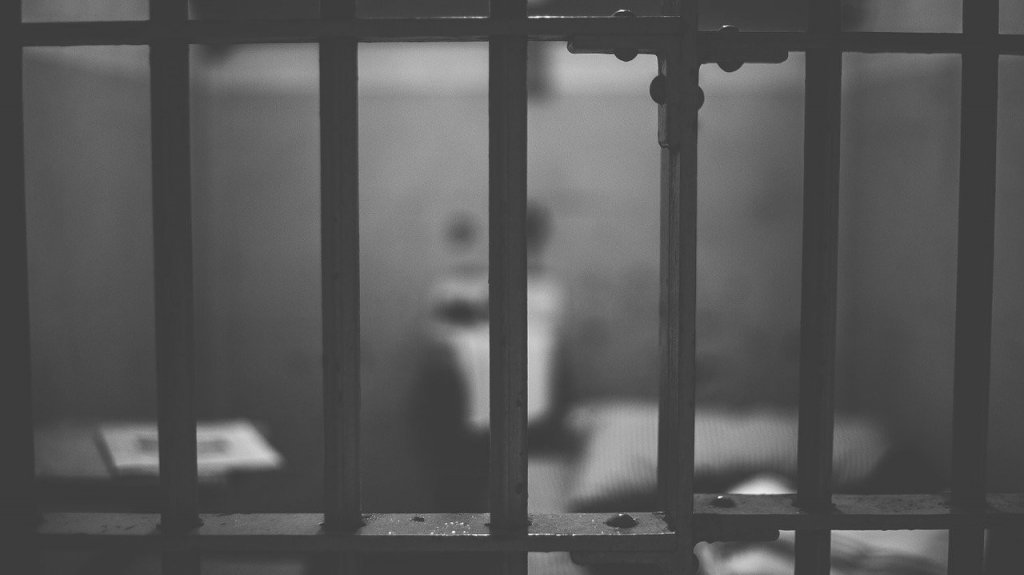  A prisi&oacute;n hombre que le peg&oacute; a su mam&aacute; 