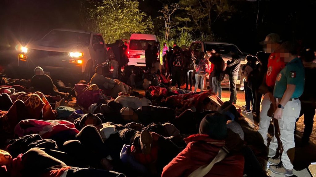  Rescatan a más de 400 migrantes en dos operativos en el estado mexicano de Chiapas 