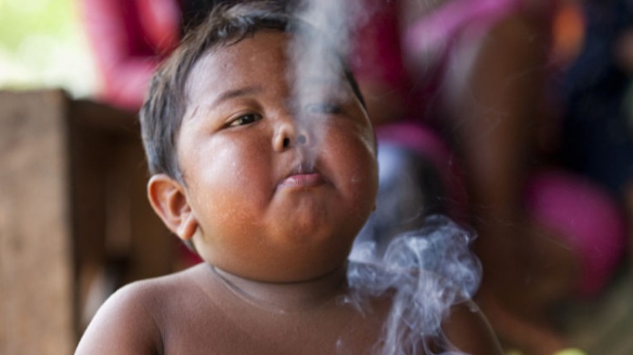 Â¿Recuerdas al niÃ±o que fumaba 40 cigarrillos al dÃ­a? AsÃ­ es como se ve 8 aÃ±os despuÃ©s