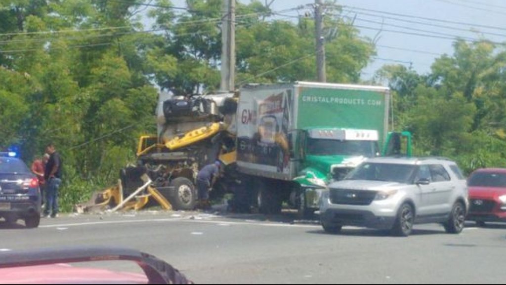  Fotos: Accidente con Tres Camiones de Car&aacute;cter Grave en Luquillo 