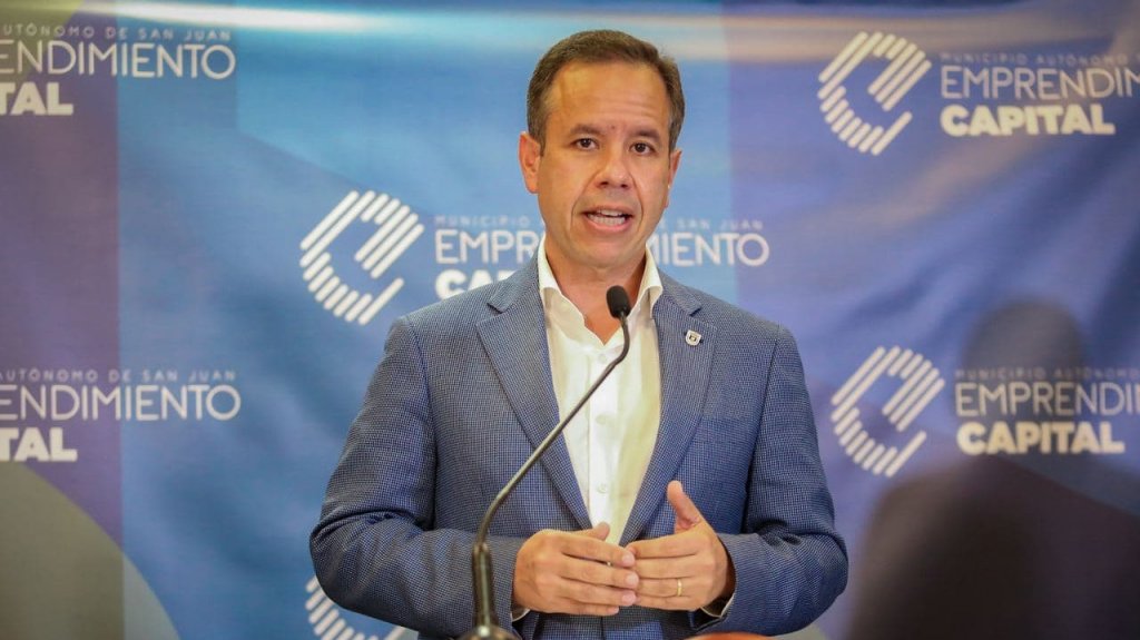  Acusan a escoltas de alcalde de San Juan de robar un tel&eacute;fono y agredir a dos personas en Coliseo Roberto Clemente 