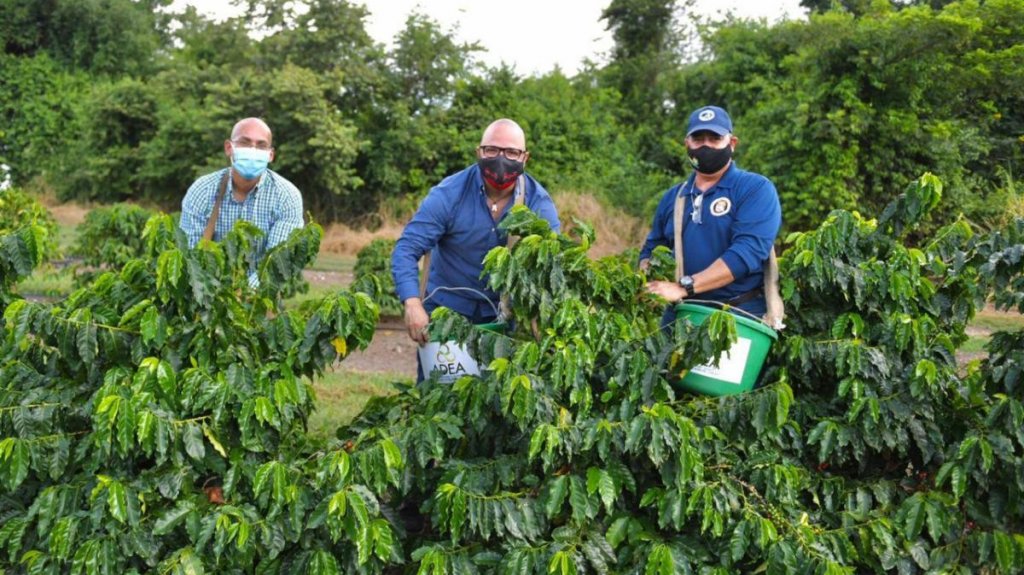  Jefes de agencias se unen al Departamento de Agricultura por el caf&eacute; 