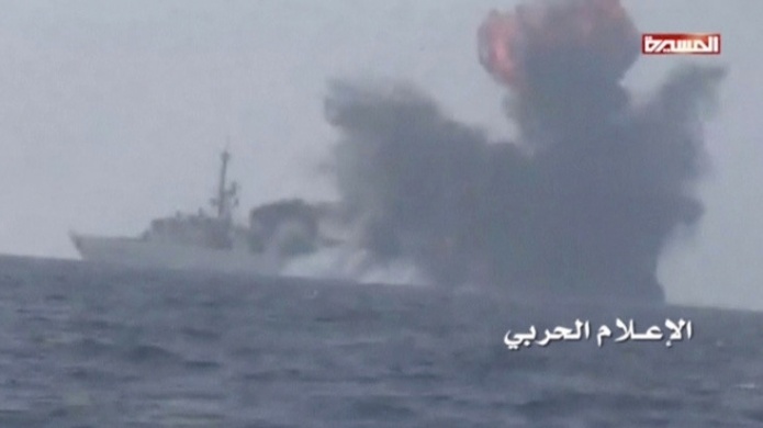 VIDEO: Un submarino suicida explota contra una fragata de Arabia Saudita