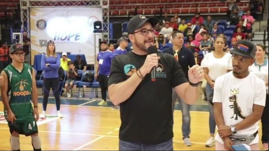  Celebran primer torneo de baloncesto “Hoops of Hope” 