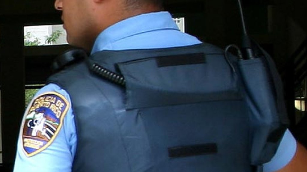  Le rajan la cabeza con la culata de una pistola en gasolinera de Vega Baja 