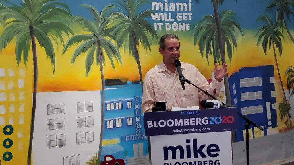  Exalcalde de Miami dice que Trump es "hip&oacute;crita" con cubanos y venezolanos 