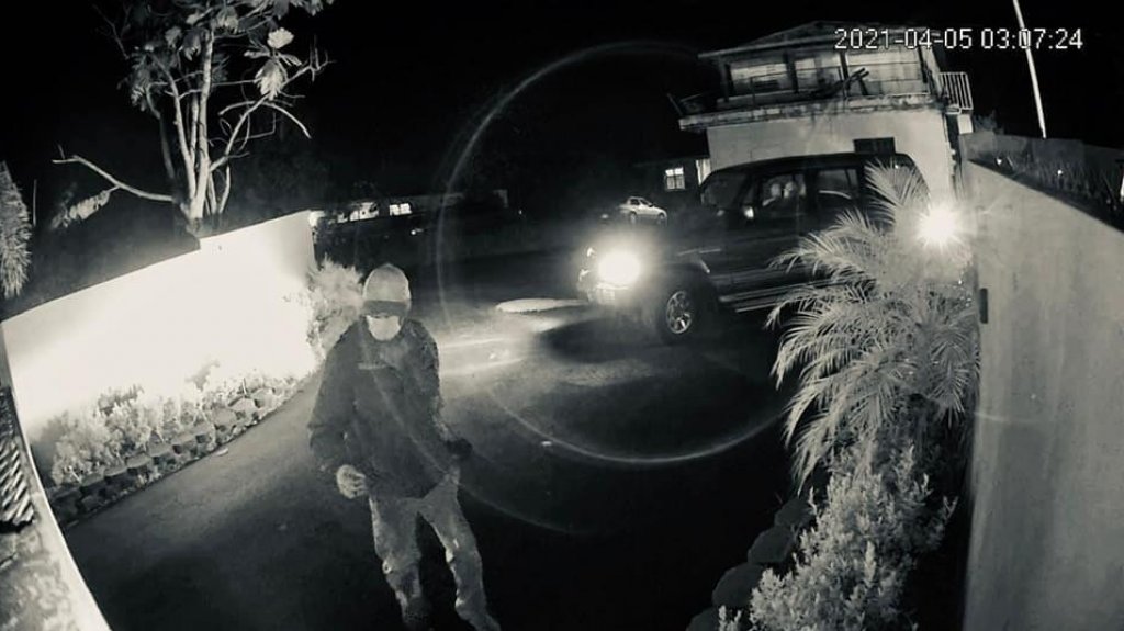  Video: Momento en que &ldquo;Cacos&rdquo; roban una motora y un Jetski de negocio de ambulancias en Corozal 