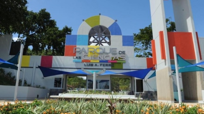 Foto: Cae uno de los cohetes del parque de las ciencias en BayamÃ³n